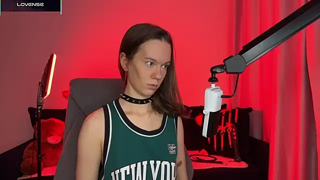 Snapshot of DivineBite chatting on November 10, 2025, 4:12 pm DivineBite online show from November 10, 2025, 4:12 pm