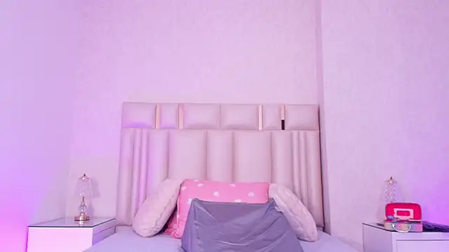  carolina fox online show from March 27, 2026, 3:15 am