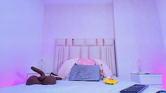  carolina fox online show from February 11, 2026, 3:06 am