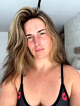 Snapshot of Thescorpionfr chatting on December 3, 2025, 4:50 pm Thescorpionfr online show from December 3, 2025, 4:50 pm