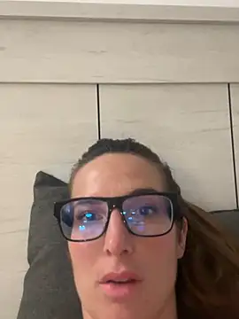 Snapshot of Thescorpionfr chatting on February 9, 2025, 1:33 am Thescorpionfr online show from February 9, 2025, 1:33 am