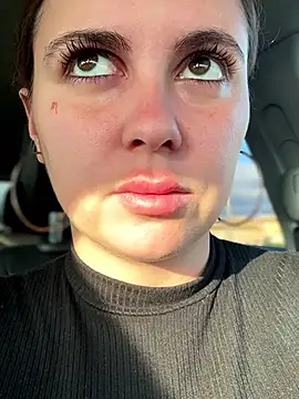 Snapshot of Samantha_official chatting on December 18, 2025, 8:30 am Samantha official online show from December 18, 2025, 8:30 am