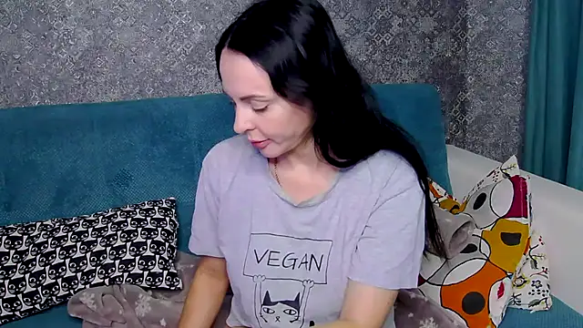 Brilliant Doll online show from November 24, 2025, 2:22 am