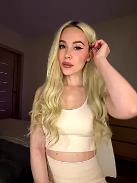 Snapshot of xDinnax chatting on October 26, 2025, 1:44 pm xDinnax online show from October 26, 2025, 1:44 pm