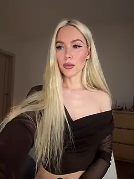 Snapshot of xDinnax chatting on November 25, 2025, 7:41 am xDinnax online show from November 25, 2025, 7:41 am