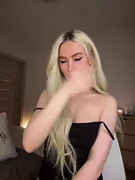 Snapshot of xDinnax chatting on November 2, 2025, 1:27 pm xDinnax online show from November 2, 2025, 1:27 pm