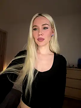 Snapshot of xDinnax chatting on December 15, 2025, 3:51 pm xDinnax online show from December 15, 2025, 3:51 pm