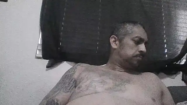 Snapshot of Vision1285 chatting on February 9, 2025, 8:34 pm Vision1285 online show from February 9, 2025, 8:34 pm