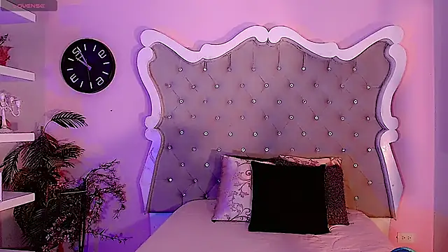 LeyXandrabraz online show from November 28, 2025, 7:47 pm