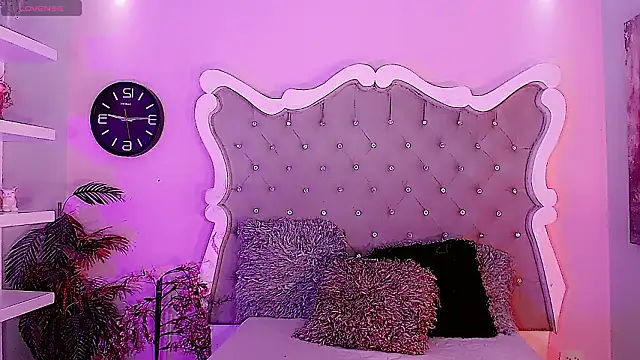 LeyXandrabraz online show from February 2, 2026, 8:08 pm