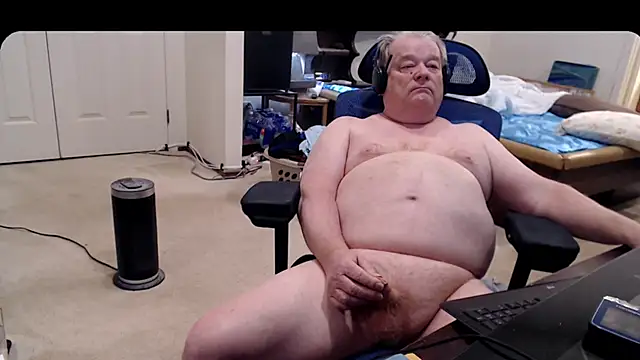 Snapshot of HomerPrice chatting on December 8, 2024, 4:33 am HomerPrice online show from December 8, 2024, 4:33 am