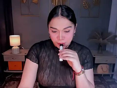 MaxeneCullens online show from November 17, 2025, 3:10 am