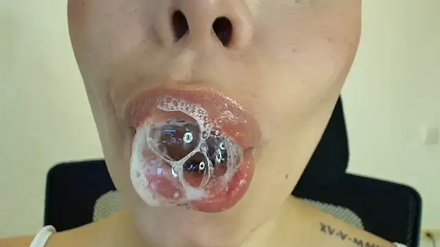 lisbet21x online show from November 29, 2025, 8:09 pm