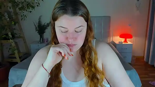 PolinaSalvatore online show from November 30, 2025, 1:01 pm