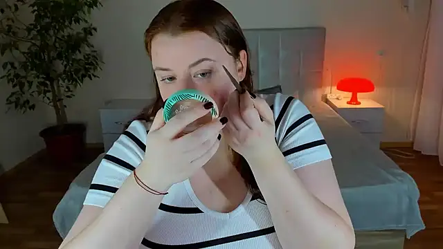 Snapshot of PolinaSalvatore chatting on December 17, 2025, 6:13 pm PolinaSalvatore online show from December 17, 2025, 6:13 pm