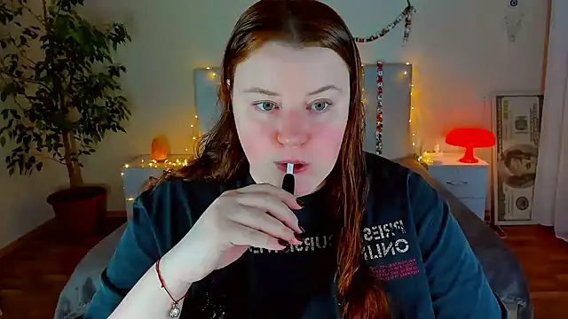 Snapshot of PolinaSalvatore chatting on February 4, 2026, 7:53 pm PolinaSalvatore online show from February 4, 2026, 7:53 pm