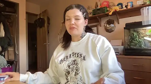 SweetMaisie online show from February 6, 2026, 1:01 am