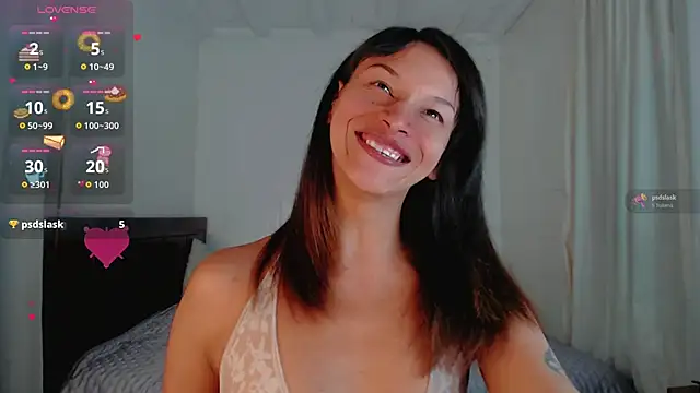 Snapshot of Summer_XO chatting on November 16, 2025, 11:08 pm Summer XO online show from November 16, 2025, 11:08 pm