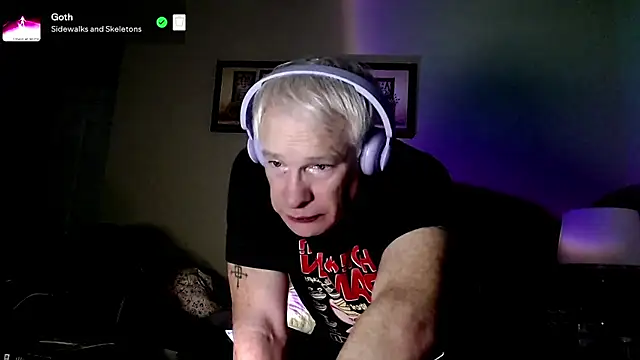 Snapshot of Snarfle82 chatting on November 5, 2025, 11:24 am Snarfle82 online show from November 5, 2025, 11:24 am