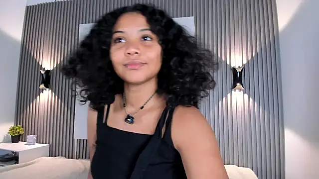 Snapshot of Zafiiraa chatting on February 4, 2026, 12:22 pm Zafiiraa online show from February 4, 2026, 12:22 pm