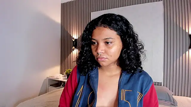 Snapshot of Zafiiraa chatting on January 7, 2026, 12:54 pm Zafiiraa online show from January 7, 2026, 12:54 pm