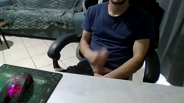 Snapshot of simoninside25 chatting on October 11, 2025, 2:18 pm simoninside25 online show from October 11, 2025, 2:18 pm