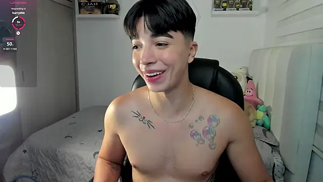 Snapshot of santy7v7 chatting on December 3, 2025, 1:32 pm santy7v7 online show from December 3, 2025, 1:32 pm