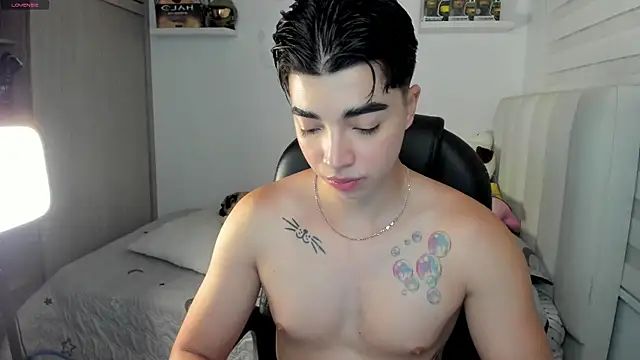 Snapshot of santy7v7 chatting on December 5, 2025, 1:32 pm santy7v7 online show from December 5, 2025, 1:32 pm