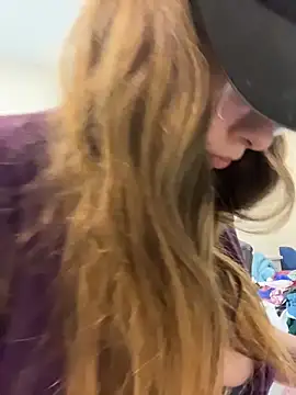 DienkaGreen online show from March 3, 2026, 4:52 am