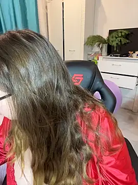 DienkaGreen online show from December 18, 2025, 4:39 am