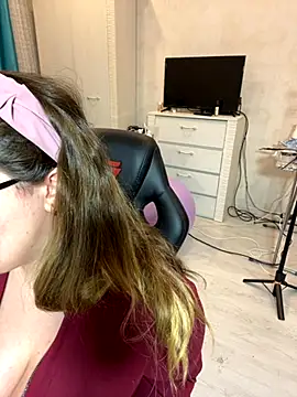 DienkaGreen online show from November 30, 2025, 2:07 pm