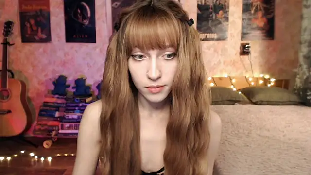 Snapshot of Friendly_Ellie chatting on December 28, 2024, 12:15 am Friendly Ellie online show from December 28, 2024, 12:15 am