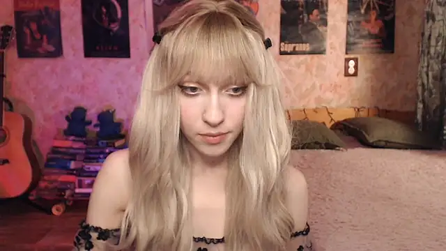 Snapshot of Friendly_Ellie chatting on February 4, 2025, 12:11 pm Friendly Ellie online show from February 4, 2025, 12:11 pm