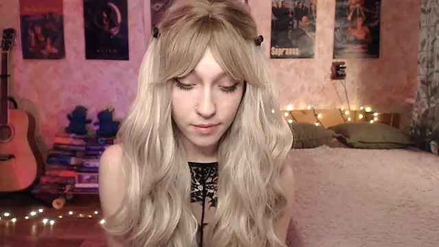 Snapshot of Friendly_Ellie chatting on January 14, 2025, 1:49 pm Friendly Ellie online show from January 14, 2025, 1:49 pm