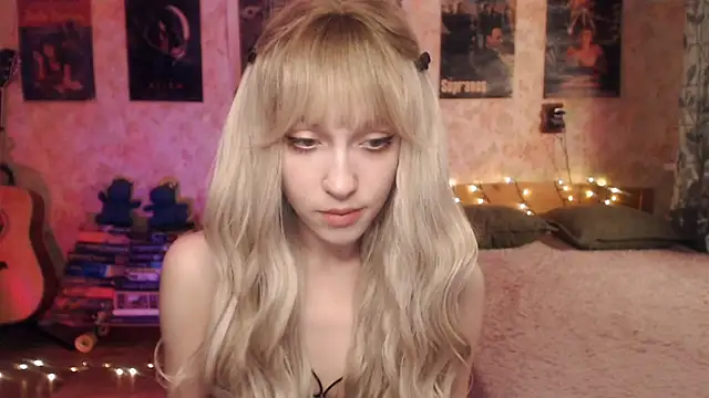 Snapshot of Friendly_Ellie chatting on January 23, 2025, 11:05 pm Friendly Ellie online show from January 23, 2025, 11:05 pm