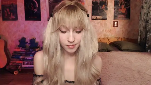 Snapshot of Friendly_Ellie chatting on February 12, 2025, 12:12 pm Friendly Ellie online show from February 12, 2025, 12:12 pm