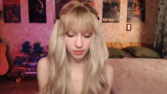 Snapshot of Friendly_Ellie chatting on February 14, 2025, 12:14 pm Friendly Ellie online show from February 14, 2025, 12:14 pm