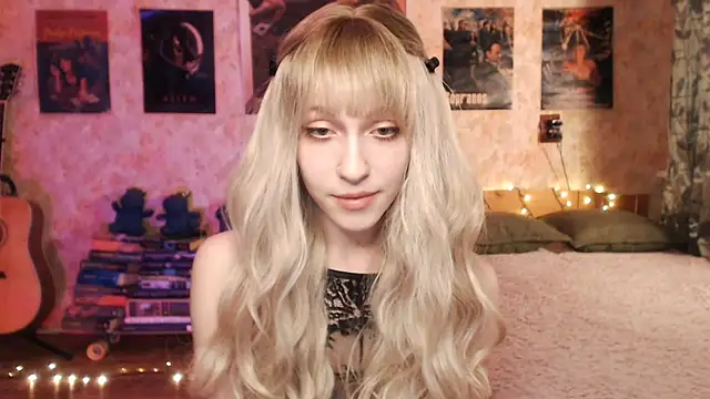 Snapshot of Friendly_Ellie chatting on January 9, 2025, 12:14 am Friendly Ellie online show from January 9, 2025, 12:14 am