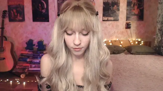 Snapshot of Friendly_Ellie chatting on January 16, 2025, 12:09 pm Friendly Ellie online show from January 16, 2025, 12:09 pm
