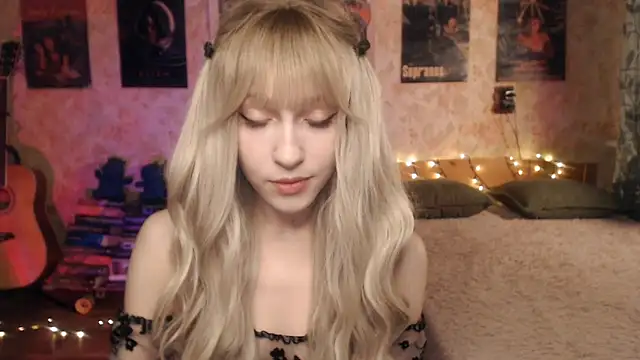 Snapshot of Friendly_Ellie chatting on January 26, 2025, 12:16 am Friendly Ellie online show from January 26, 2025, 12:16 am