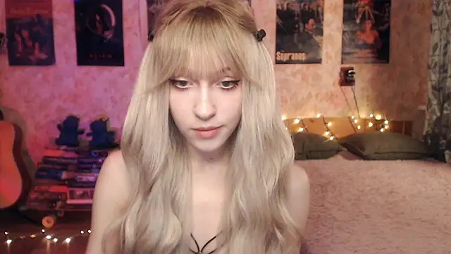 Snapshot of Friendly_Ellie chatting on January 27, 2025, 12:12 am Friendly Ellie online show from January 27, 2025, 12:12 am