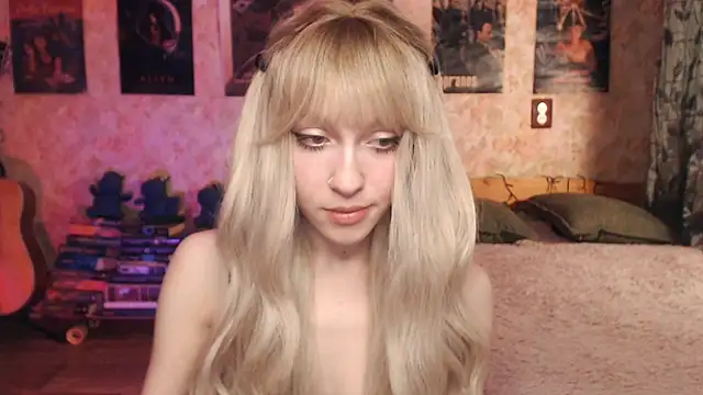 Snapshot of Friendly_Ellie chatting on February 16, 2025, 12:08 am Friendly Ellie online show from February 16, 2025, 12:08 am