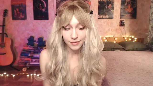 Snapshot of Friendly_Ellie chatting on January 10, 2025, 12:38 am Friendly Ellie online show from January 10, 2025, 12:38 am