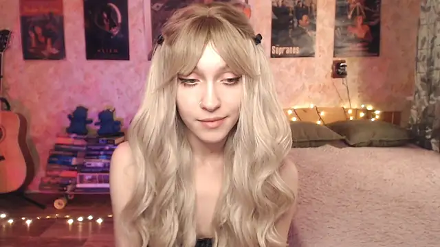 Snapshot of Friendly_Ellie chatting on January 10, 2025, 4:33 am Friendly Ellie online show from January 10, 2025, 4:33 am