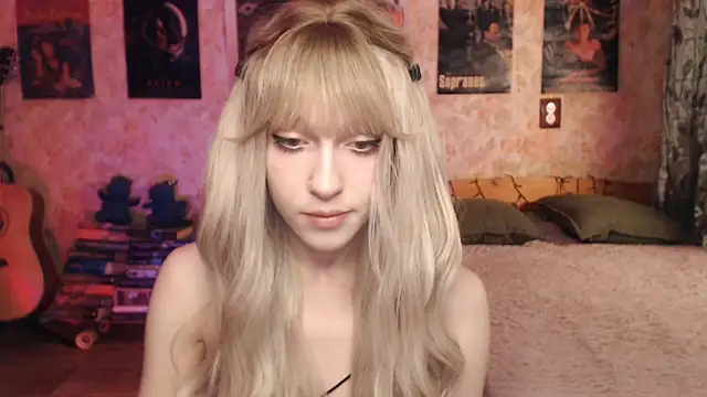Snapshot of Friendly_Ellie chatting on February 17, 2025, 11:11 pm Friendly Ellie online show from February 17, 2025, 11:11 pm