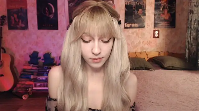 Snapshot of Friendly_Ellie chatting on February 3, 2025, 11:15 pm Friendly Ellie online show from February 3, 2025, 11:15 pm