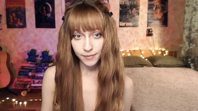 Snapshot of Friendly_Ellie chatting on December 28, 2024, 3:26 am Friendly Ellie online show from December 28, 2024, 3:26 am