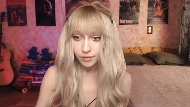 Snapshot of Friendly_Ellie chatting on February 17, 2025, 12:16 pm Friendly Ellie online show from February 17, 2025, 12:16 pm