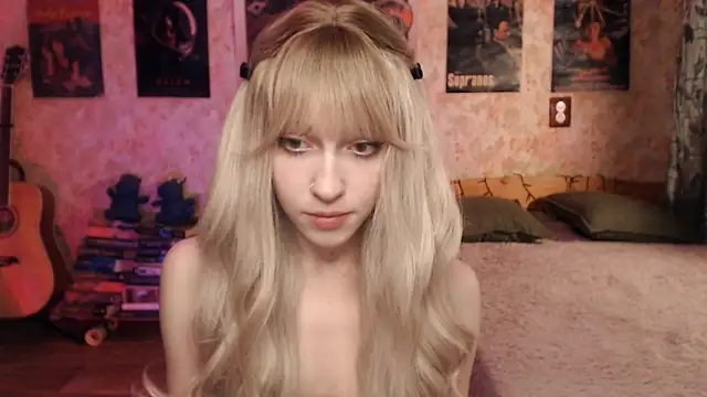 Snapshot of Friendly_Ellie chatting on February 10, 2025, 11:13 pm Friendly Ellie online show from February 10, 2025, 11:13 pm