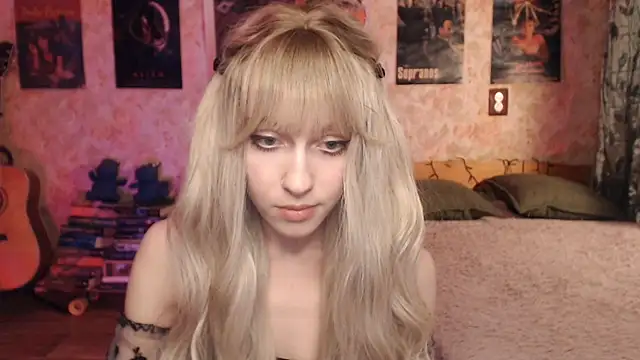Snapshot of Friendly_Ellie chatting on February 20, 2025, 12:15 pm Friendly Ellie online show from February 20, 2025, 12:15 pm